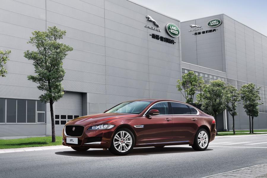  Jaguar XF L 2016 года  (фото 6 из 21)